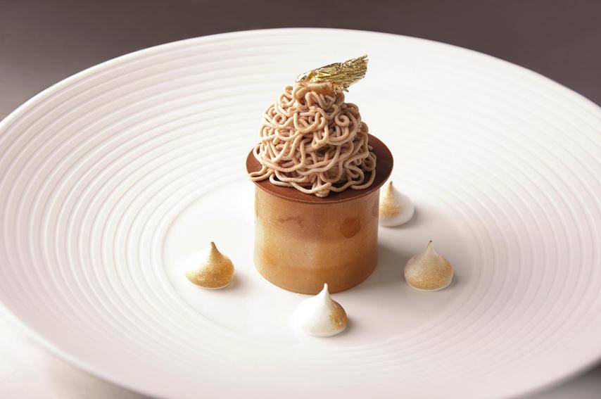 Milk chocolate and chestnut Mont Blanc by Lewis Wilson. Photo: Laura Lajh Prijatelj